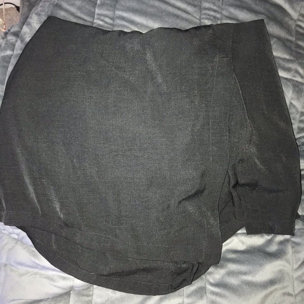 Black skort